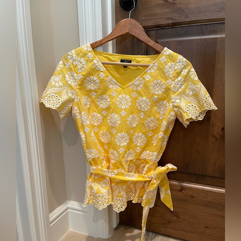 Eyelet blouse Talbots yellow and white NWOT Sz petite 6